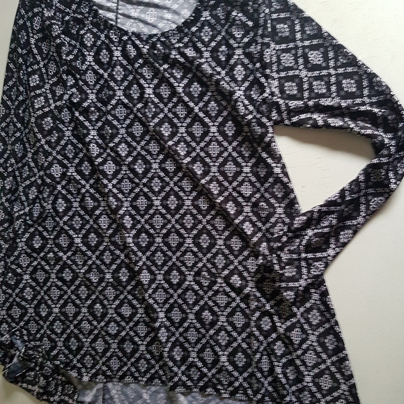 Sandra and Tiffany Size Large Top Woman - Picture 1 of 4